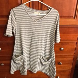 Logo Lori Goldstein V neck tunic